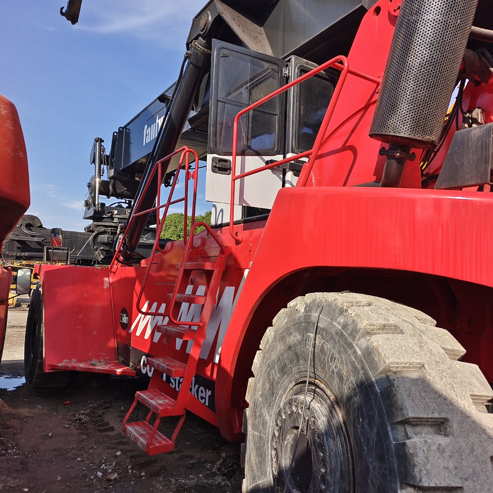 FANTUZZI CS45KMHD 45 TON - Reach stacker: foto 3 FANTUZZI CS45KMHD 45 TON - Reach stacker: foto 3