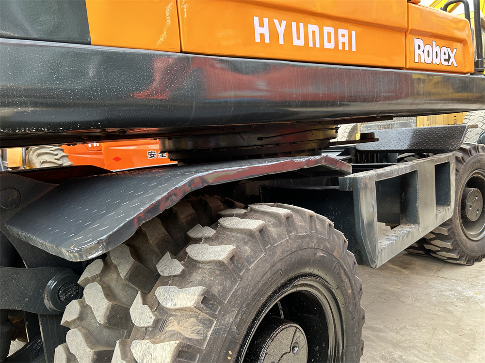 HYUNDAI 210W-9 - Excavadora de ruedas: foto 4 HYUNDAI 210W-9 - Excavadora de ruedas: foto 4