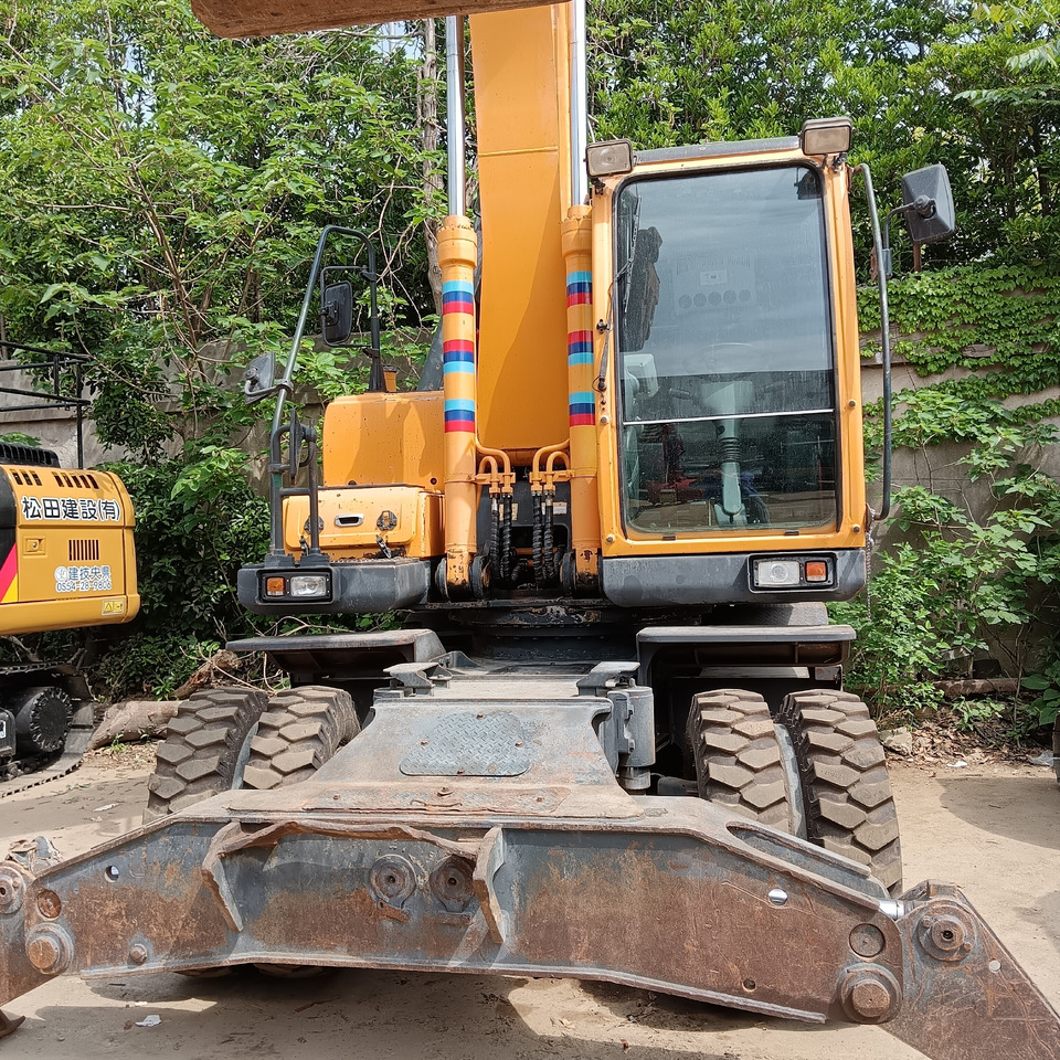 HYUNDAI 210W-9 T - Excavadora de ruedas: foto 2 HYUNDAI 210W-9 T - Excavadora de ruedas: foto 2