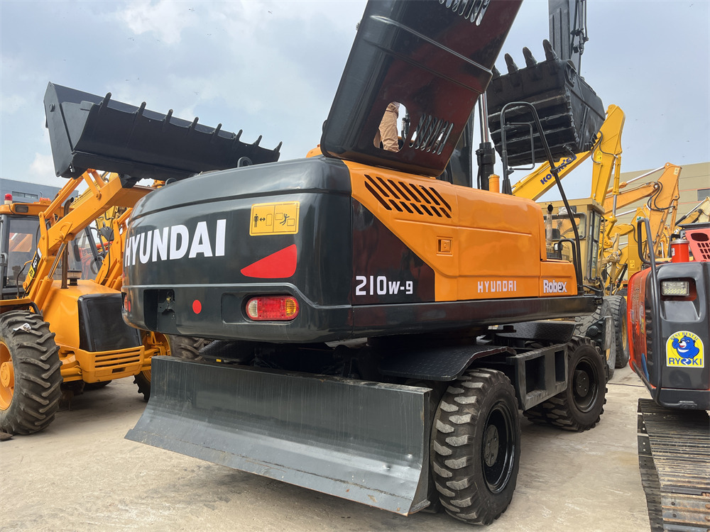 HYUNDAI 210W-9S  ROBEX 210W - 9S 210W-9T - Excavadora de ruedas: foto 1 HYUNDAI 210W-9S  ROBEX 210W - 9S 210W-9T - Excavadora de ruedas: foto 1