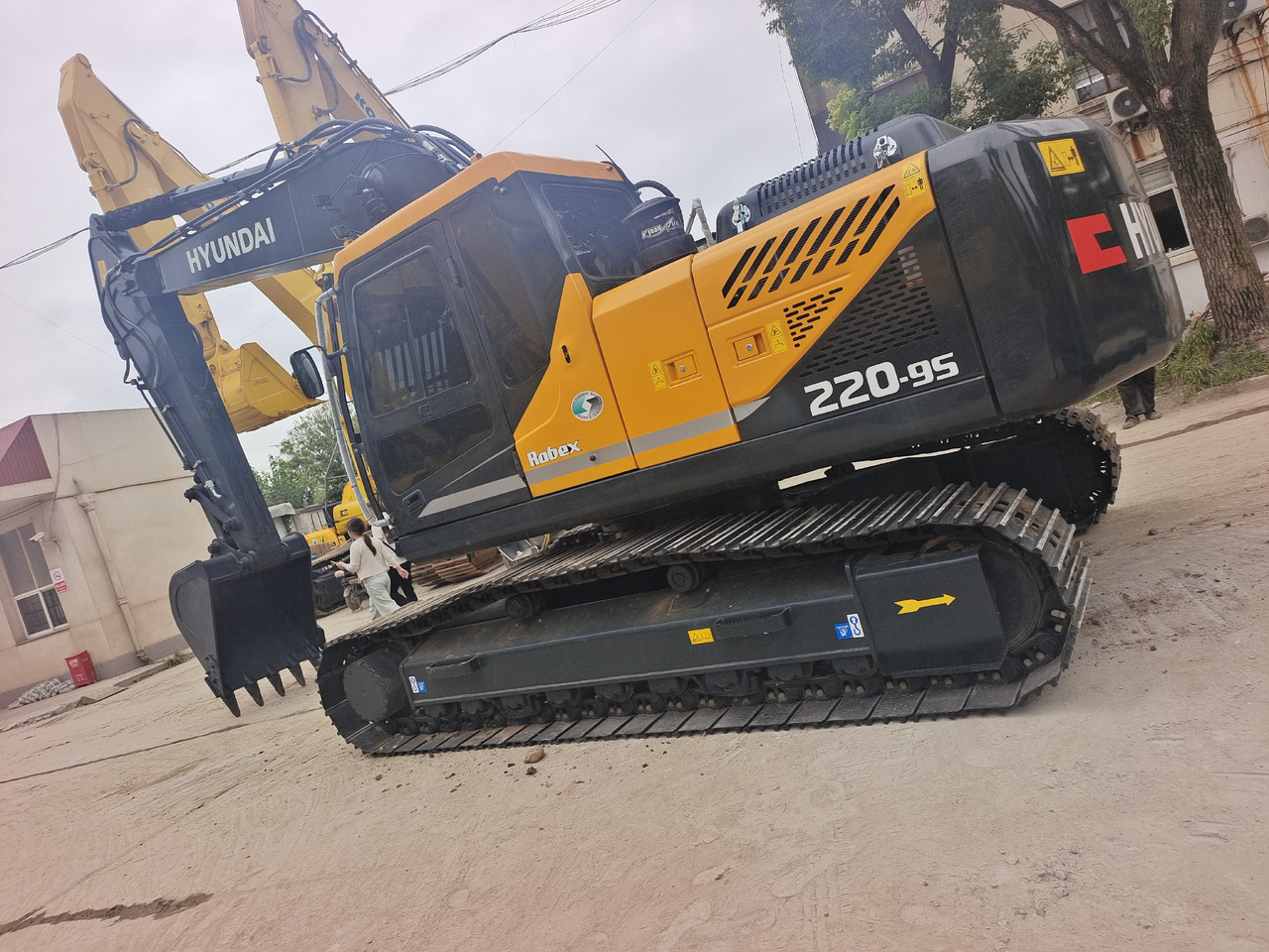 HYUNDAI 220 - 9S ROBEX 220-9S HX220HD 220LS-9S - Excavadora de cadenas: foto 1 HYUNDAI 220 - 9S ROBEX 220-9S HX220HD 220LS-9S - Excavadora de cadenas: foto 1
