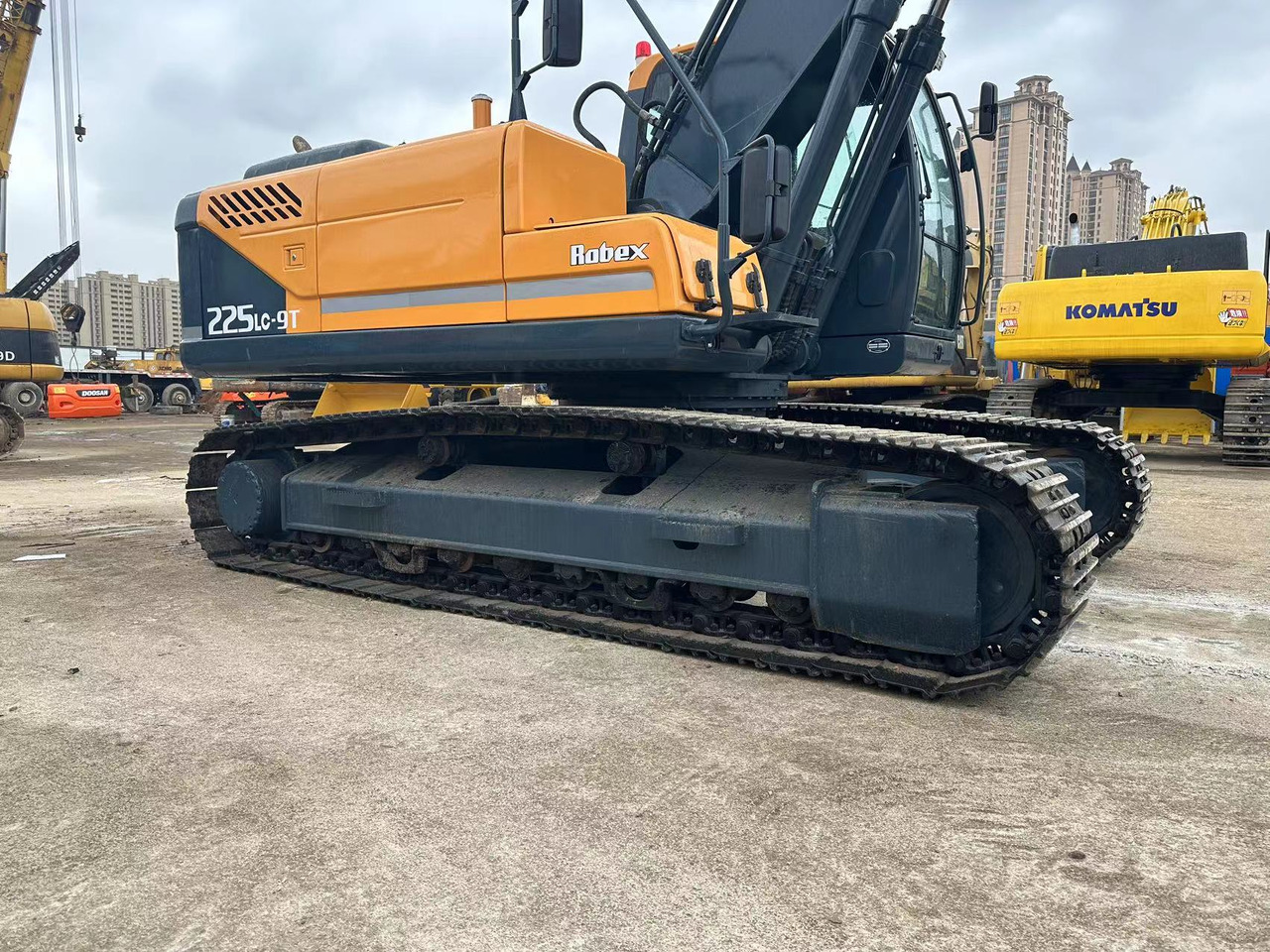 HYUNDAI 225 LC - 9T HX225HD - Excavadora de cadenas: foto 2 HYUNDAI 225 LC - 9T HX225HD - Excavadora de cadenas: foto 2