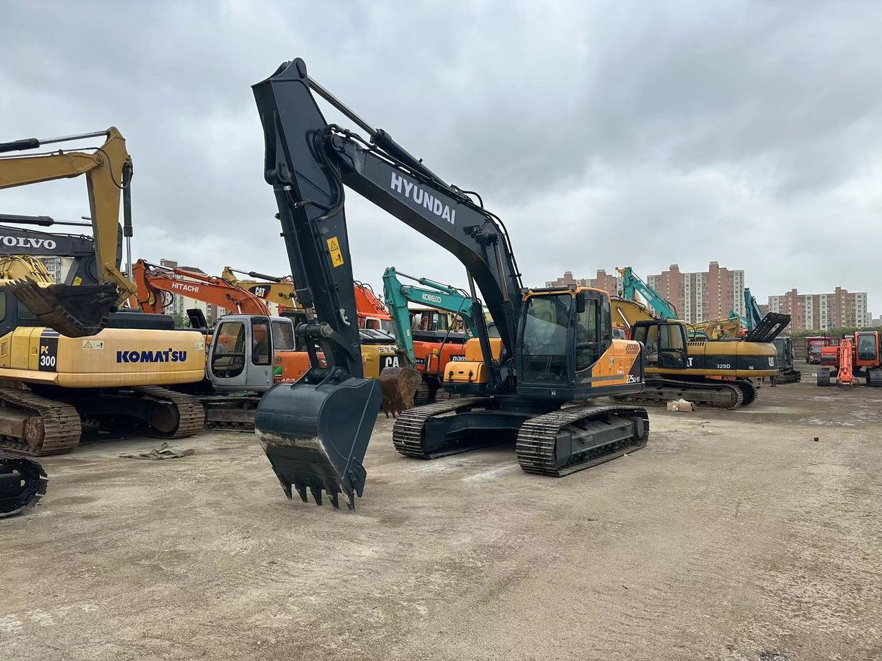 HYUNDAI 225 LC - 9T HX225HD - Excavadora de cadenas: foto 3 HYUNDAI 225 LC - 9T HX225HD - Excavadora de cadenas: foto 3