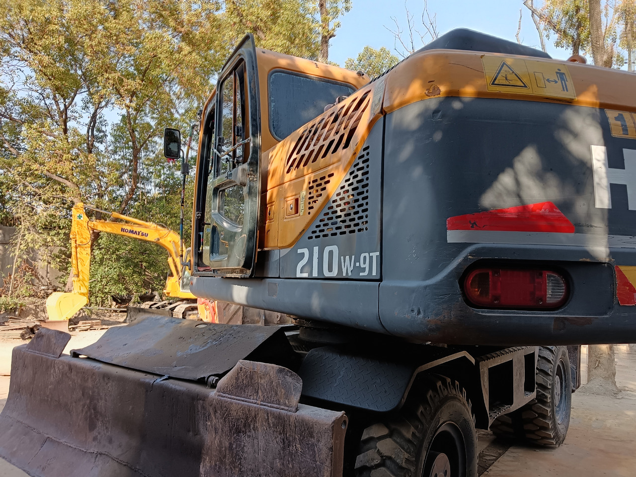 HYUNDAI R 210W - 9 210W-9 210W-9S 210W-9T - Excavadora de ruedas: foto 3 HYUNDAI R 210W - 9 210W-9 210W-9S 210W-9T - Excavadora de ruedas: foto 3