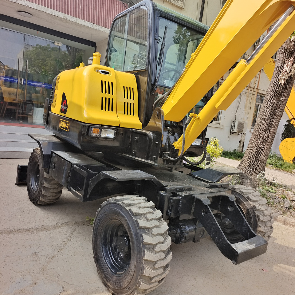 HYUNDAI R 60W - 7 - Excavadora de ruedas: foto 4 HYUNDAI R 60W - 7 - Excavadora de ruedas: foto 4