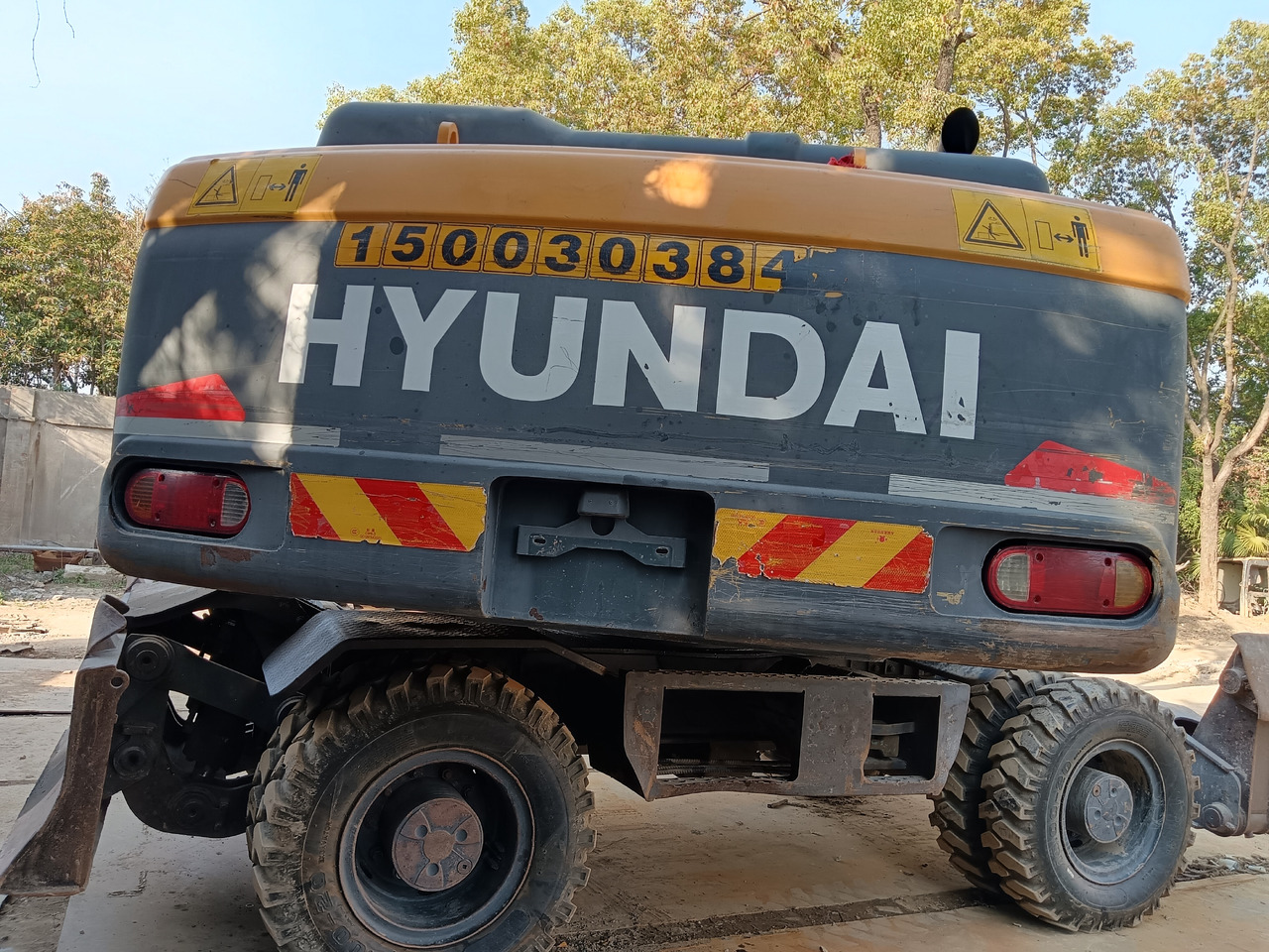 HYUNDAI R210W-9 - Excavadora de ruedas: foto 2 HYUNDAI R210W-9 - Excavadora de ruedas: foto 2