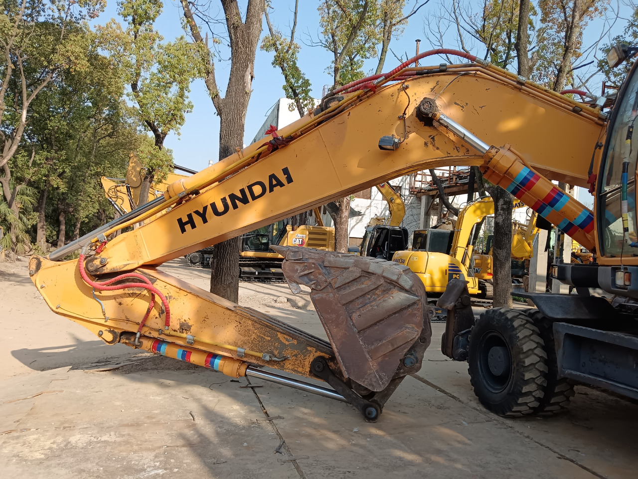 HYUNDAI R210W-9 - Excavadora de ruedas: foto 5 HYUNDAI R210W-9 - Excavadora de ruedas: foto 5