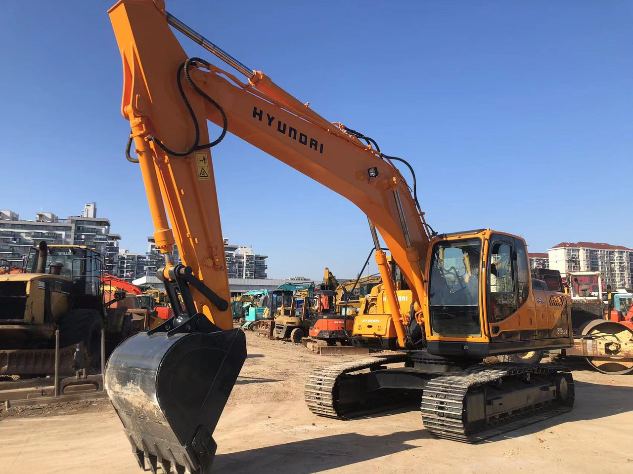HYUNDAI R215-9 - Excavadora de cadenas: foto 2 HYUNDAI R215-9 - Excavadora de cadenas: foto 2