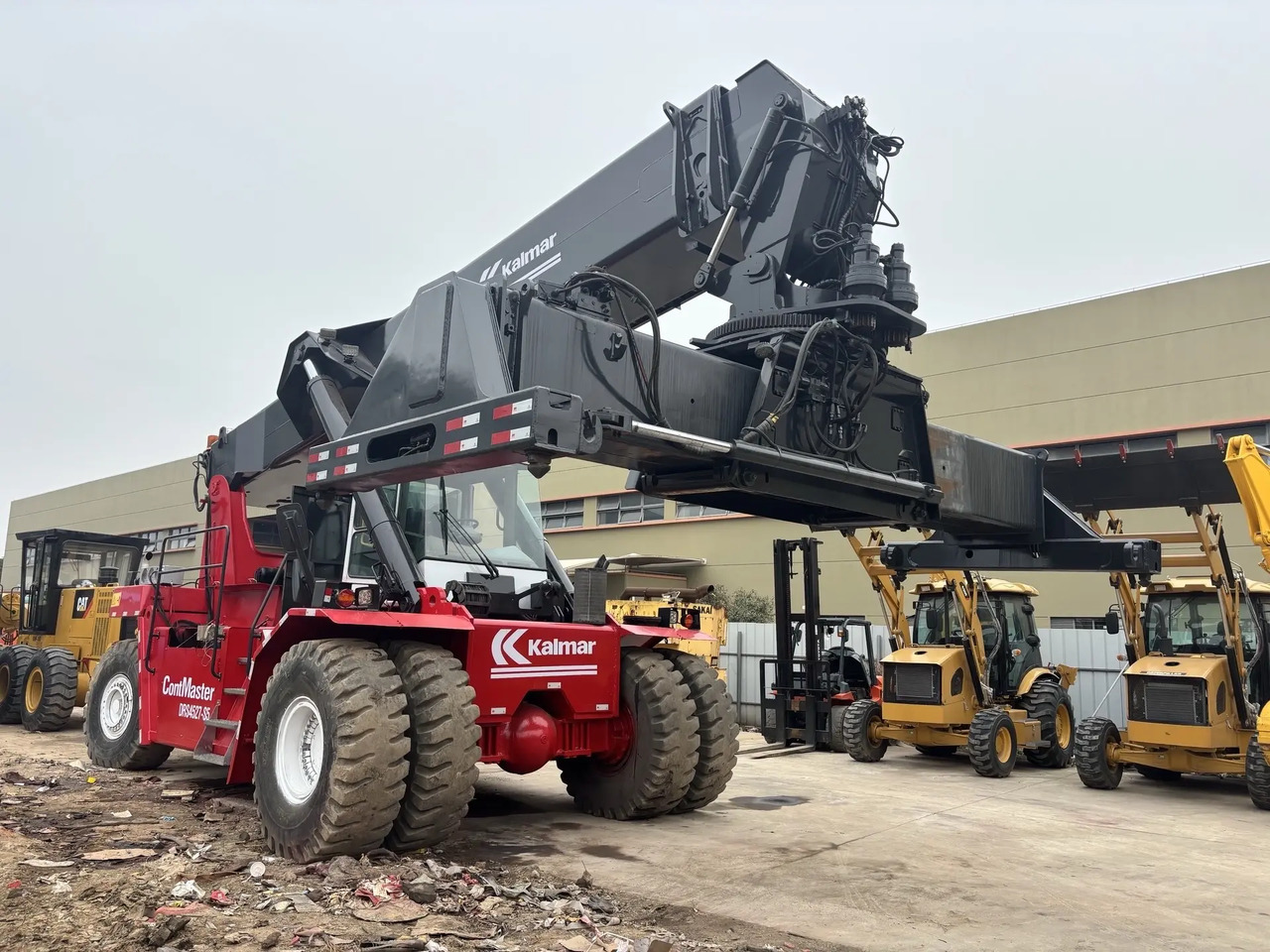 KALMAR DRS4527 - S5 45 TON DRF450 DRD450 DRU450 DRT450 - Reach stacker: foto 1 KALMAR DRS4527 - S5 45 TON DRF450 DRD450 DRU450 DRT450 - Reach stacker: foto 1