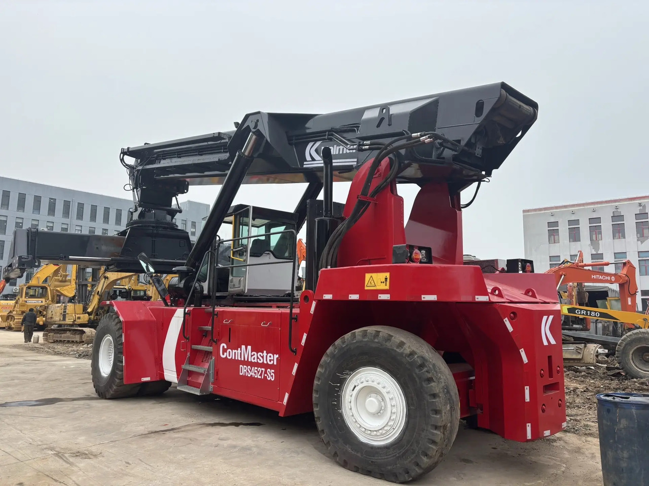 KALMAR DRS4527 - S5 45 TON DRF450 DRD450 DRU450 DRT450 - Reach stacker: foto 2 KALMAR DRS4527 - S5 45 TON DRF450 DRD450 DRU450 DRT450 - Reach stacker: foto 2