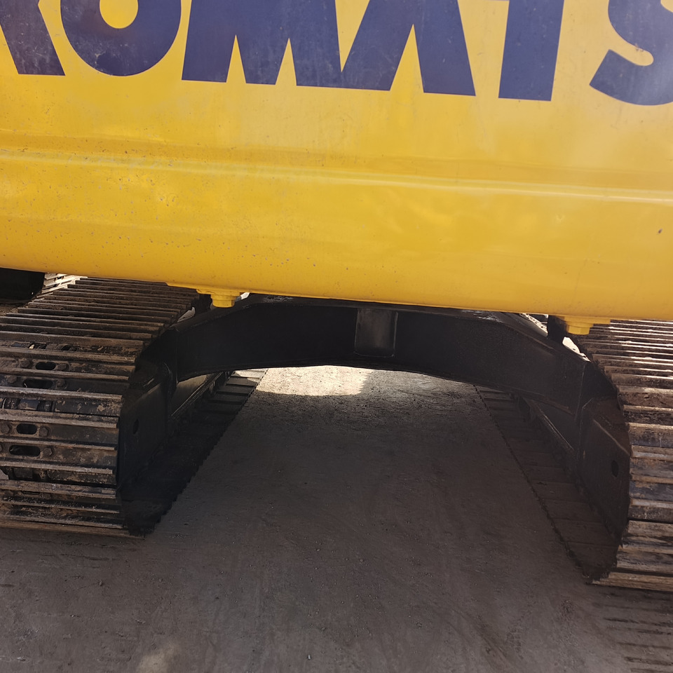Excavadora de cadenas KOMATSU PC 200-8: foto 6