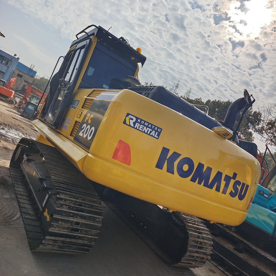Excavadora de cadenas KOMATSU PC 200-8: foto 7