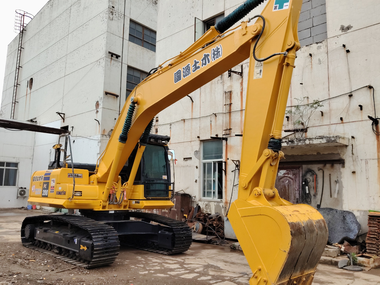 Excavadora de cadenas KOMATSU PC200-8: foto 7