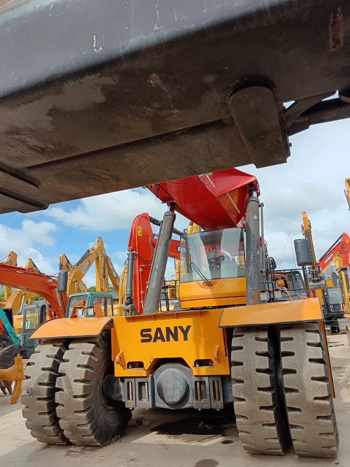 SANY SRSC 45C30 - Reach stacker: foto 4 SANY SRSC 45C30 - Reach stacker: foto 4