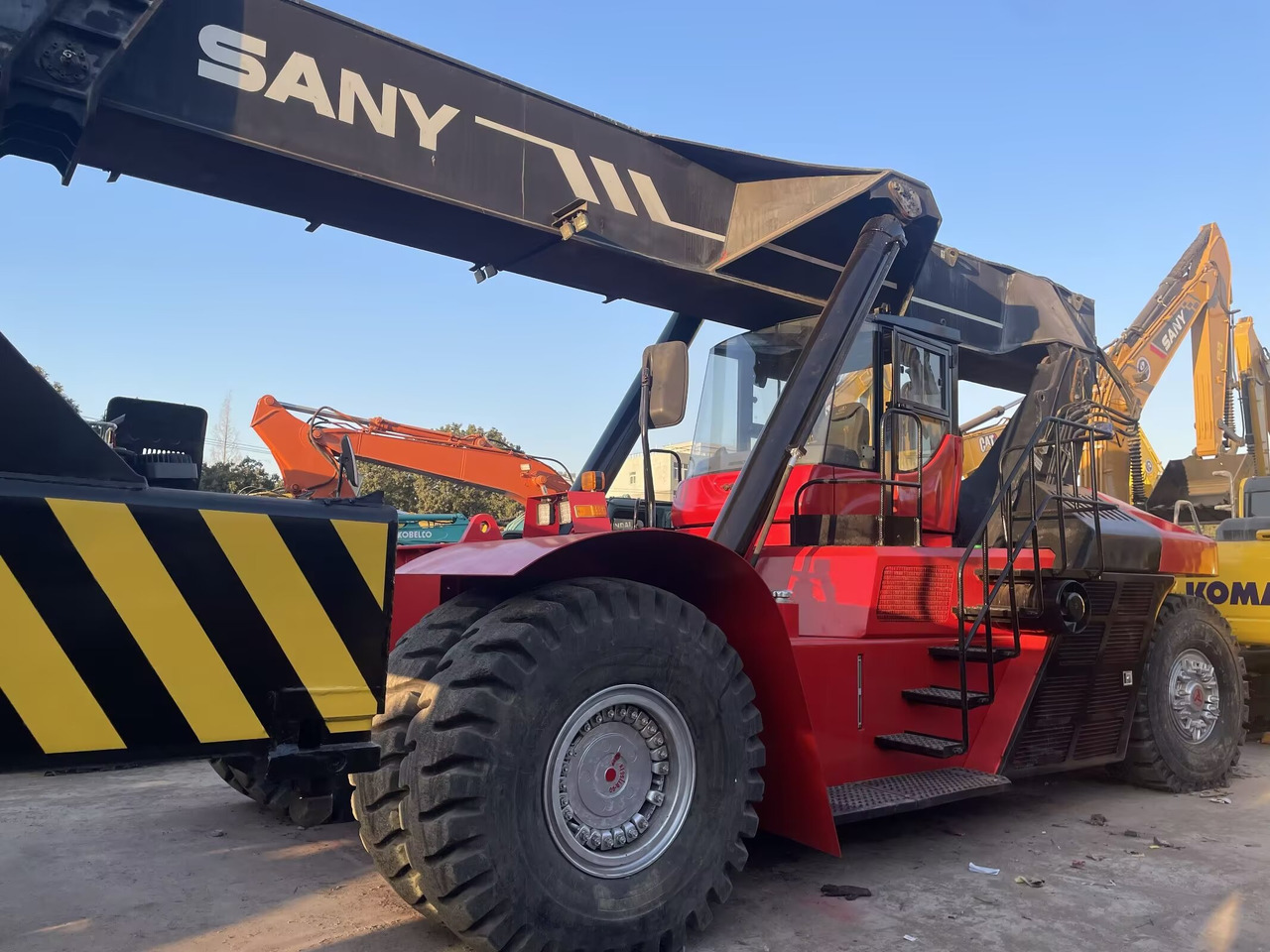 SANY SRSC45C30 - Reach stacker: foto 4 SANY SRSC45C30 - Reach stacker: foto 4