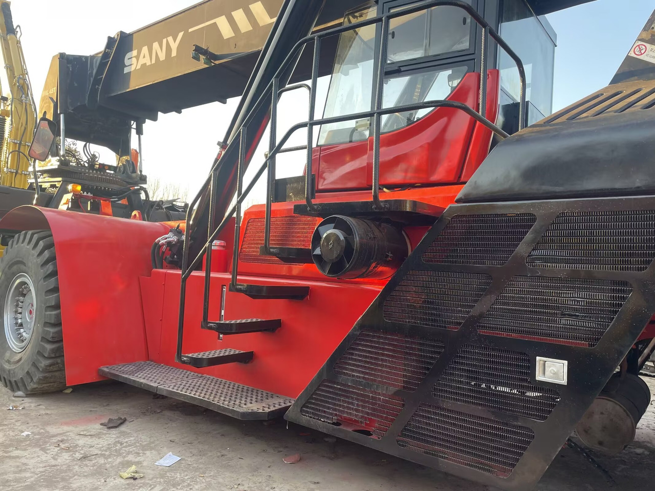 SANY SRSC45C30 - Reach stacker: foto 1 SANY SRSC45C30 - Reach stacker: foto 1