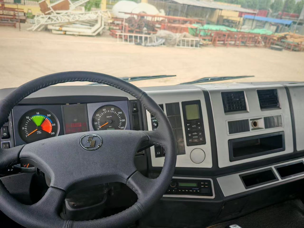 SHACMAN F3000 8*4 - Camión volquete: foto 5 SHACMAN F3000 8*4 - Camión volquete: foto 5