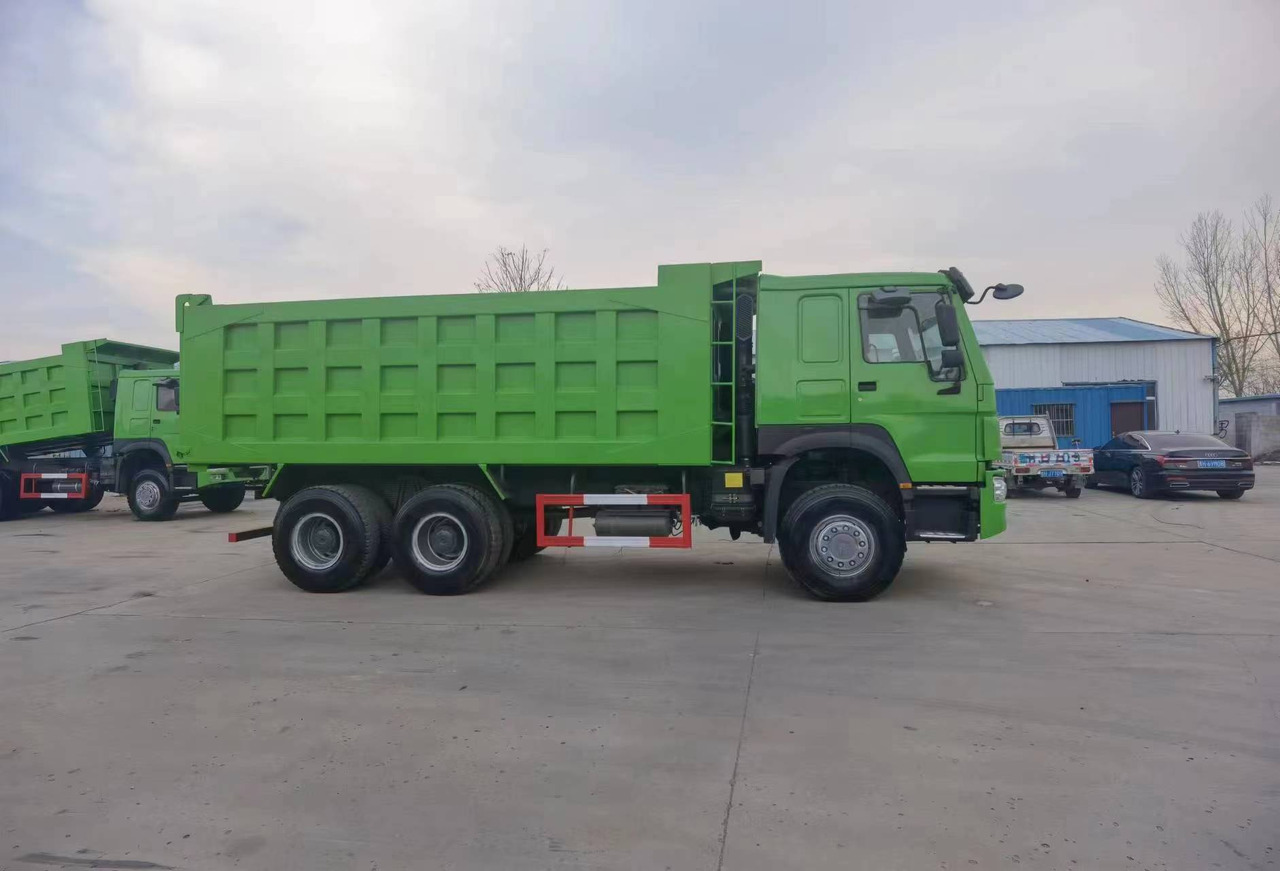 SINOTRUK HOWO 6*4 8*4 DUMP TRUCK - Camión volquete: foto 4 SINOTRUK HOWO 6*4 8*4 DUMP TRUCK - Camión volquete: foto 4