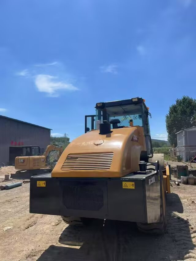 XCMG XS222J - Apisonadora de asfalto: foto 5 XCMG XS222J - Apisonadora de asfalto: foto 5