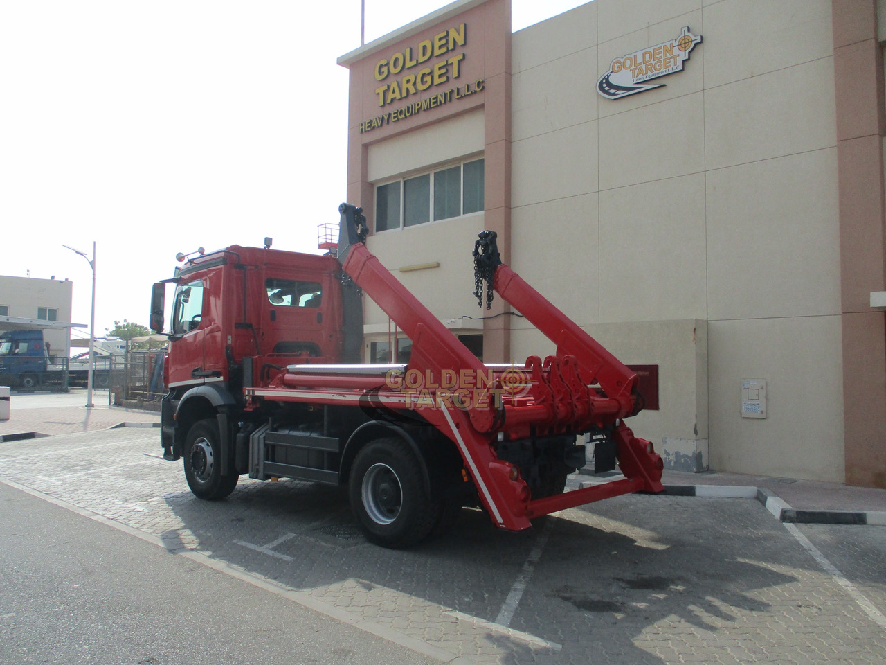 MERCEDES-BENZ Arocs 1832 4x2 Skip Loader - Camión portacontenedor de cadenas: foto 3 MERCEDES-BENZ Arocs 1832 4x2 Skip Loader - Camión portacontenedor de cadenas: foto 3