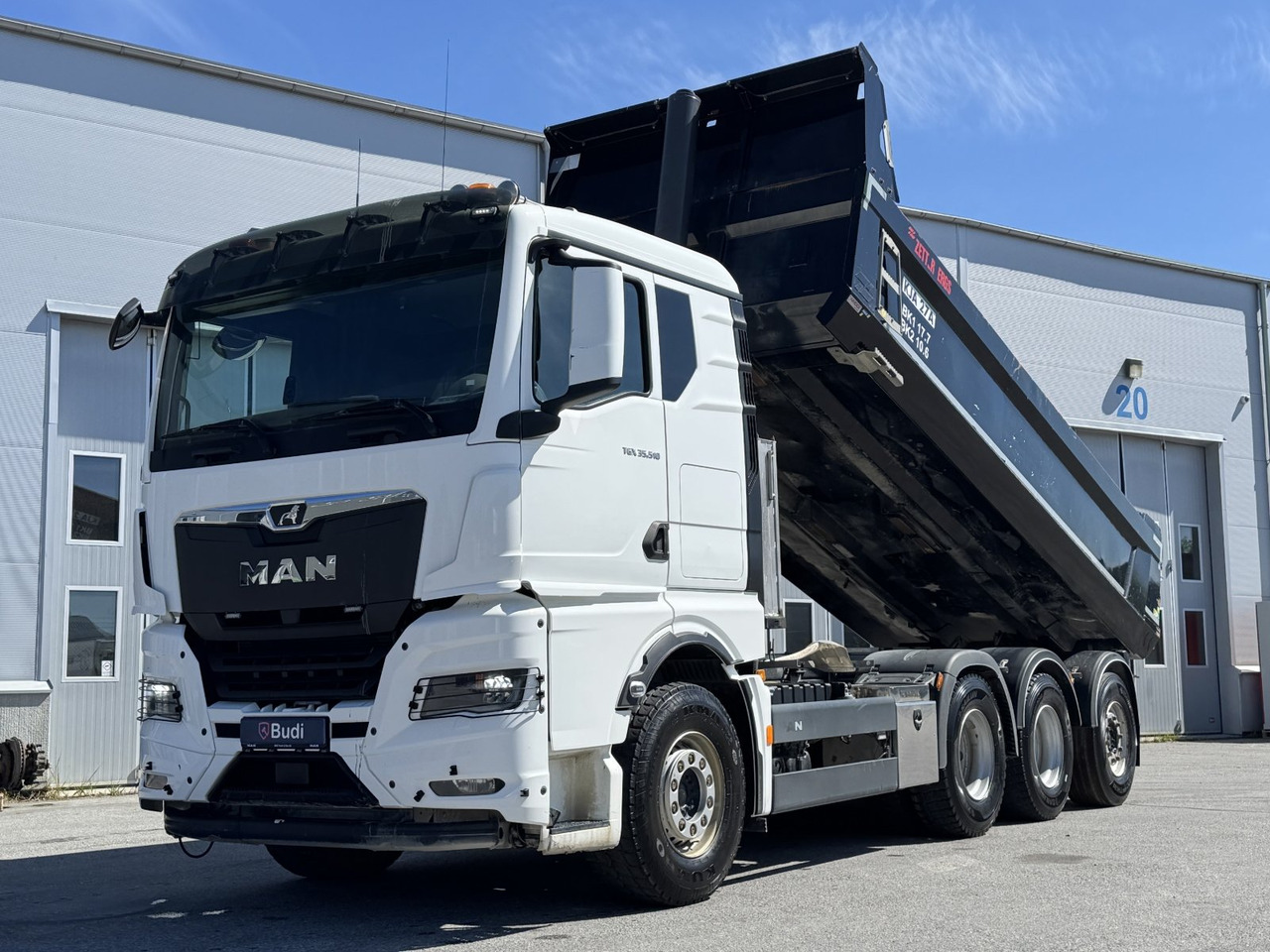 Schaktbil MAN TGX 35.510 8X4-4 BL CH -2022 | Parabel luft | Tridem - Camión volquete: foto 1 Schaktbil MAN TGX 35.510 8X4-4 BL CH -2022 | Parabel luft | Tridem - Camión volquete: foto 1