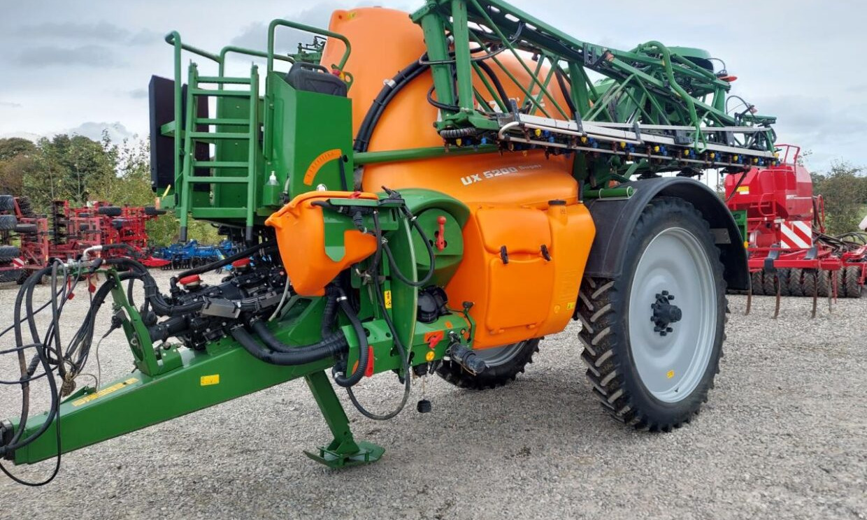 Amazone UX 5200 - 28m med Ama-Select - Pulverizador arrastrado: foto 1 Amazone UX 5200 - 28m med Ama-Select - Pulverizador arrastrado: foto 1
