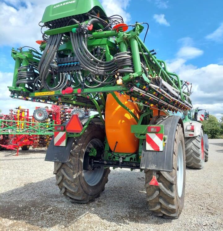 Amazone UX 6200 Super- 36m m GPS - Pulverizador arrastrado: foto 4 Amazone UX 6200 Super- 36m m GPS - Pulverizador arrastrado: foto 4