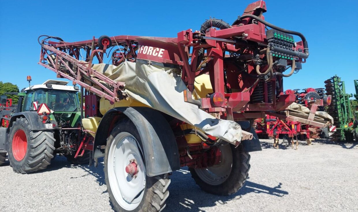 Hardi Commander Plus 4200 - 28m Twin - Pulverizador arrastrado: foto 2 Hardi Commander Plus 4200 - 28m Twin - Pulverizador arrastrado: foto 2