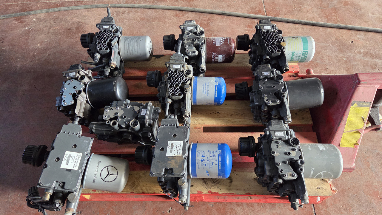 KNORR-BREMSE CONTROL UNIT EAPU K 102145 - Unidad de control para Camión: foto 1 KNORR-BREMSE CONTROL UNIT EAPU K 102145 - Unidad de control para Camión: foto 1