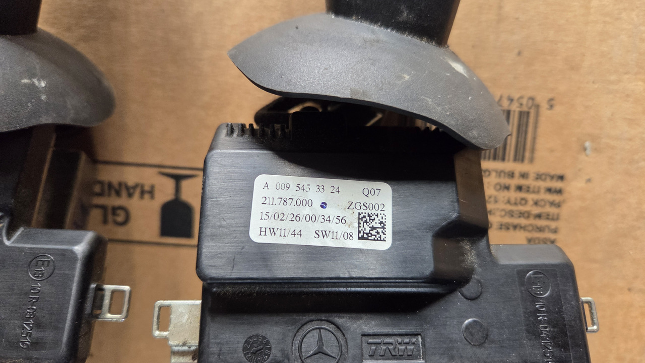 MERCEDES-BENZ ACTROS MP4 - Conmutador en la columna de dirección para Camión: foto 2 MERCEDES-BENZ ACTROS MP4 - Conmutador en la columna de dirección para Camión: foto 2