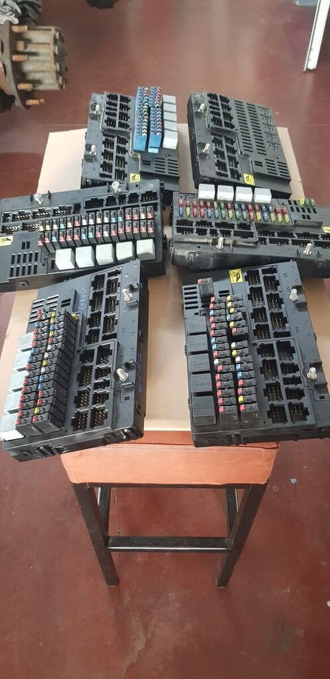 Mercedes-Benz GRUNDMODUL ACTROS MP4 A001 446 25 58 Mercedes-Benz ACTROS MP4 - Unidad de control para Camión: foto 3 Mercedes-Benz GRUNDMODUL ACTROS MP4 A001 446 25 58 Mercedes-Benz ACTROS MP4 - Unidad de control para Camión: foto 3