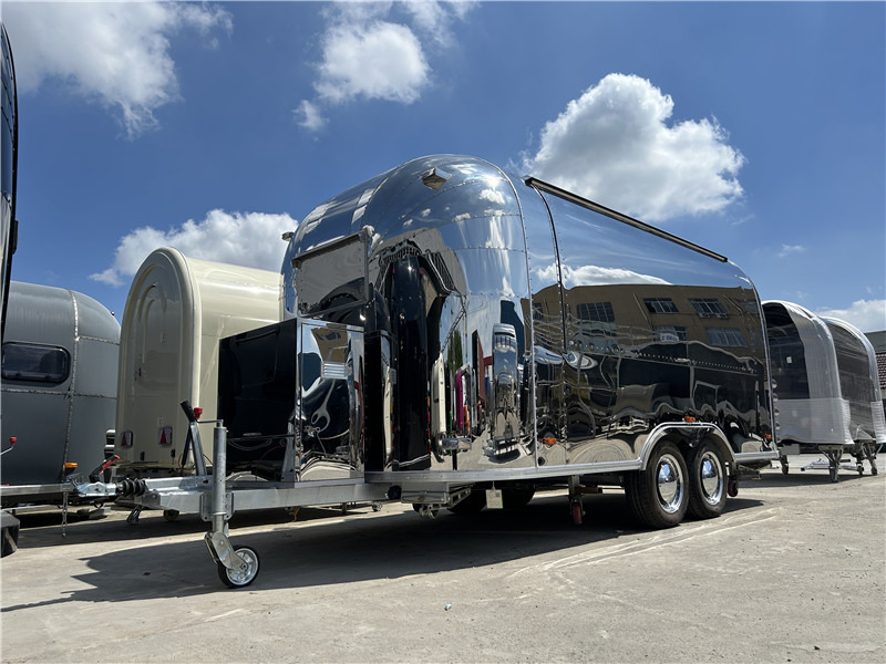 Smash Burger Food Truck Taste of Europe Food Truck: Wood-Fired Pizza, German Sausages & French Crepes - Remolque venta ambulante: foto 5 Smash Burger Food Truck Taste of Europe Food Truck: Wood-Fired Pizza, German Sausages & French Crepes - Remolque venta ambulante: foto 5