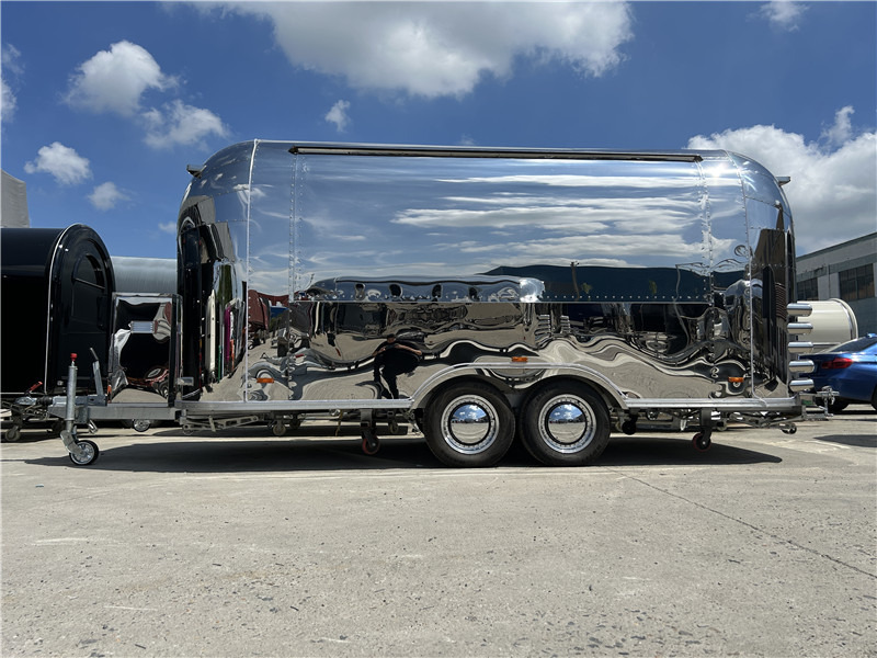 Smash Burger Food Truck Taste of Europe Food Truck: Wood-Fired Pizza, German Sausages & French Crepes - Remolque venta ambulante: foto 4 Smash Burger Food Truck Taste of Europe Food Truck: Wood-Fired Pizza, German Sausages & French Crepes - Remolque venta ambulante: foto 4