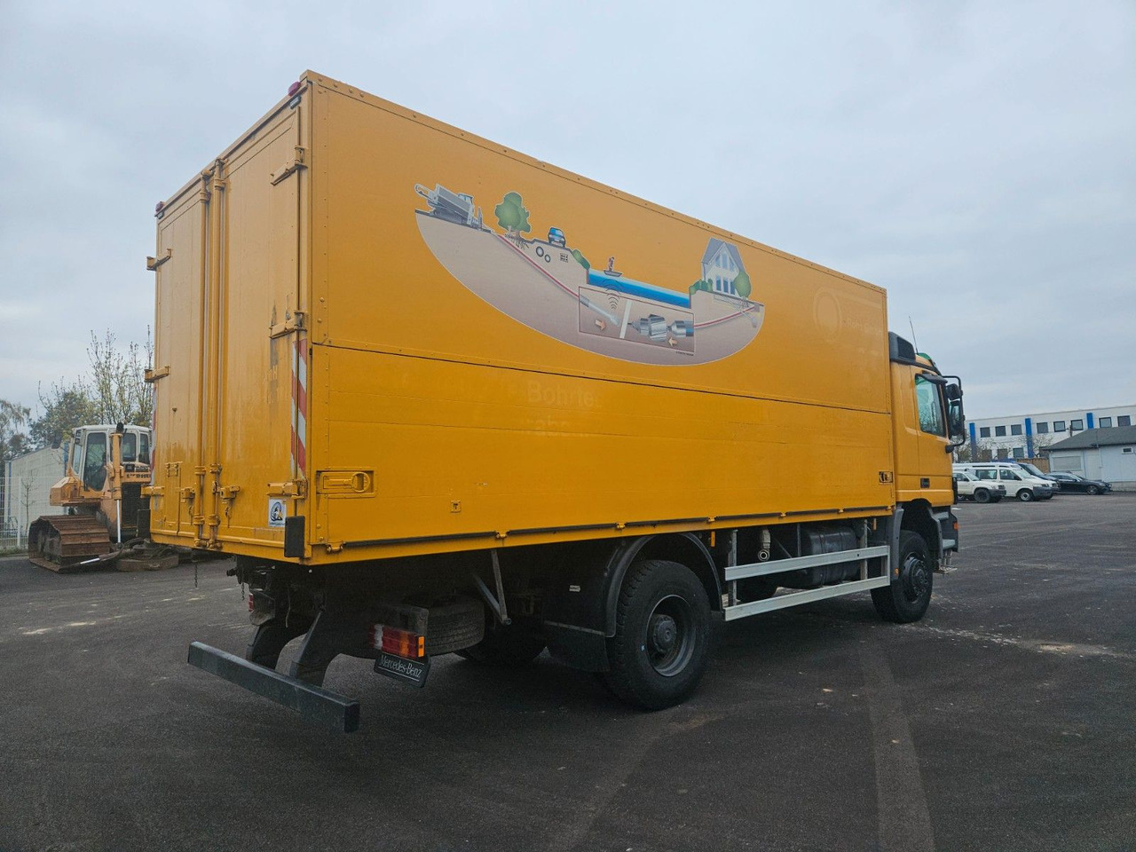 Mercedes-Benz Actros 2031 4x4 Koffer orig. 127.600 km !!! - Camión caja cerrada: foto 3 Mercedes-Benz Actros 2031 4x4 Koffer orig. 127.600 km !!! - Camión caja cerrada: foto 3