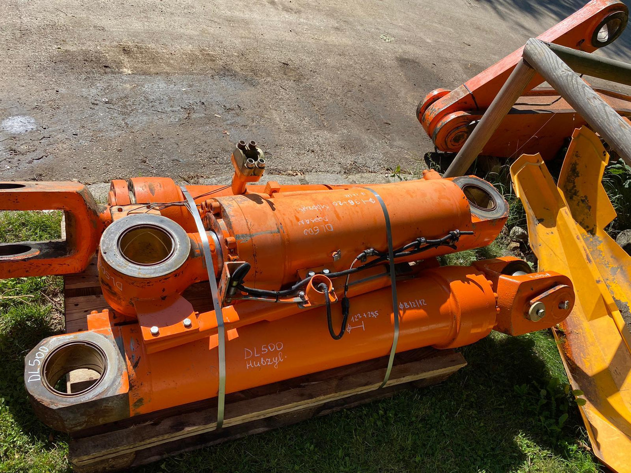 Doosan DL 500 - Cilindro hidráulico para Maquinaria de construcción: foto 4 Doosan DL 500 - Cilindro hidráulico para Maquinaria de construcción: foto 4