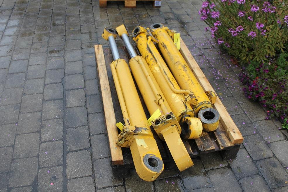 Hanomag D 400 - Cilindro hidráulico para Maquinaria de construcción: foto 2 Hanomag D 400 - Cilindro hidráulico para Maquinaria de construcción: foto 2