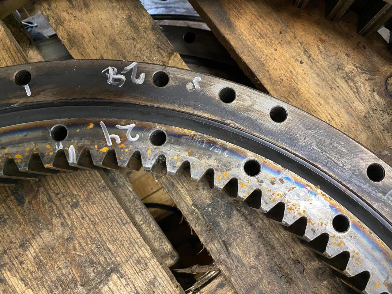 Hitachi ZX 50 - Corona de giro para Maquinaria de construcción: foto 2 Hitachi ZX 50 - Corona de giro para Maquinaria de construcción: foto 2