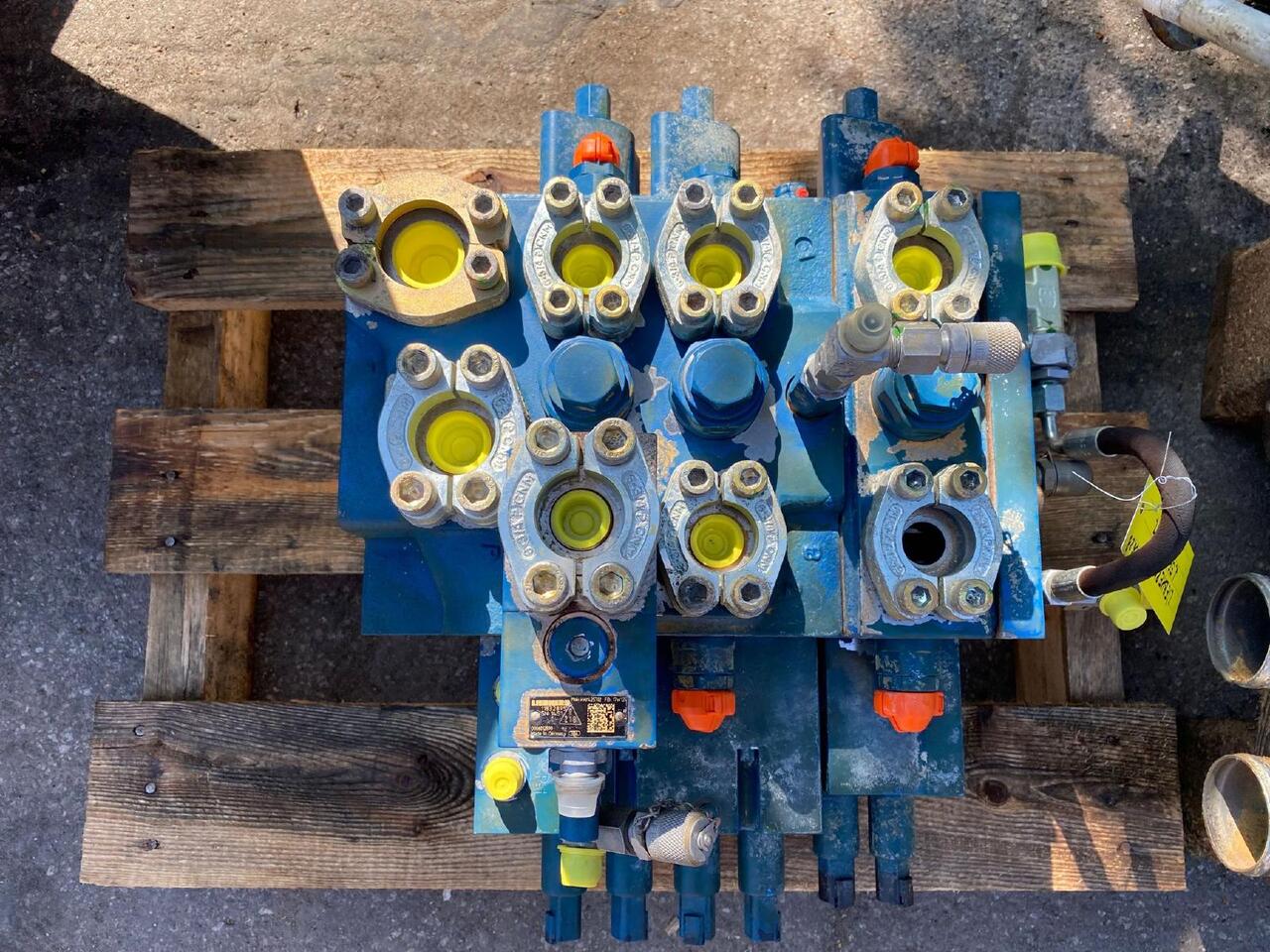 Liebherr L 566 - Válvula hidráulica para Maquinaria de construcción: foto 1 Liebherr L 566 - Válvula hidráulica para Maquinaria de construcción: foto 1