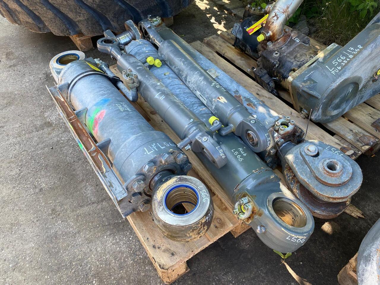 Liebherr L 566 - Cilindro hidráulico para Maquinaria de construcción: foto 5 Liebherr L 566 - Cilindro hidráulico para Maquinaria de construcción: foto 5