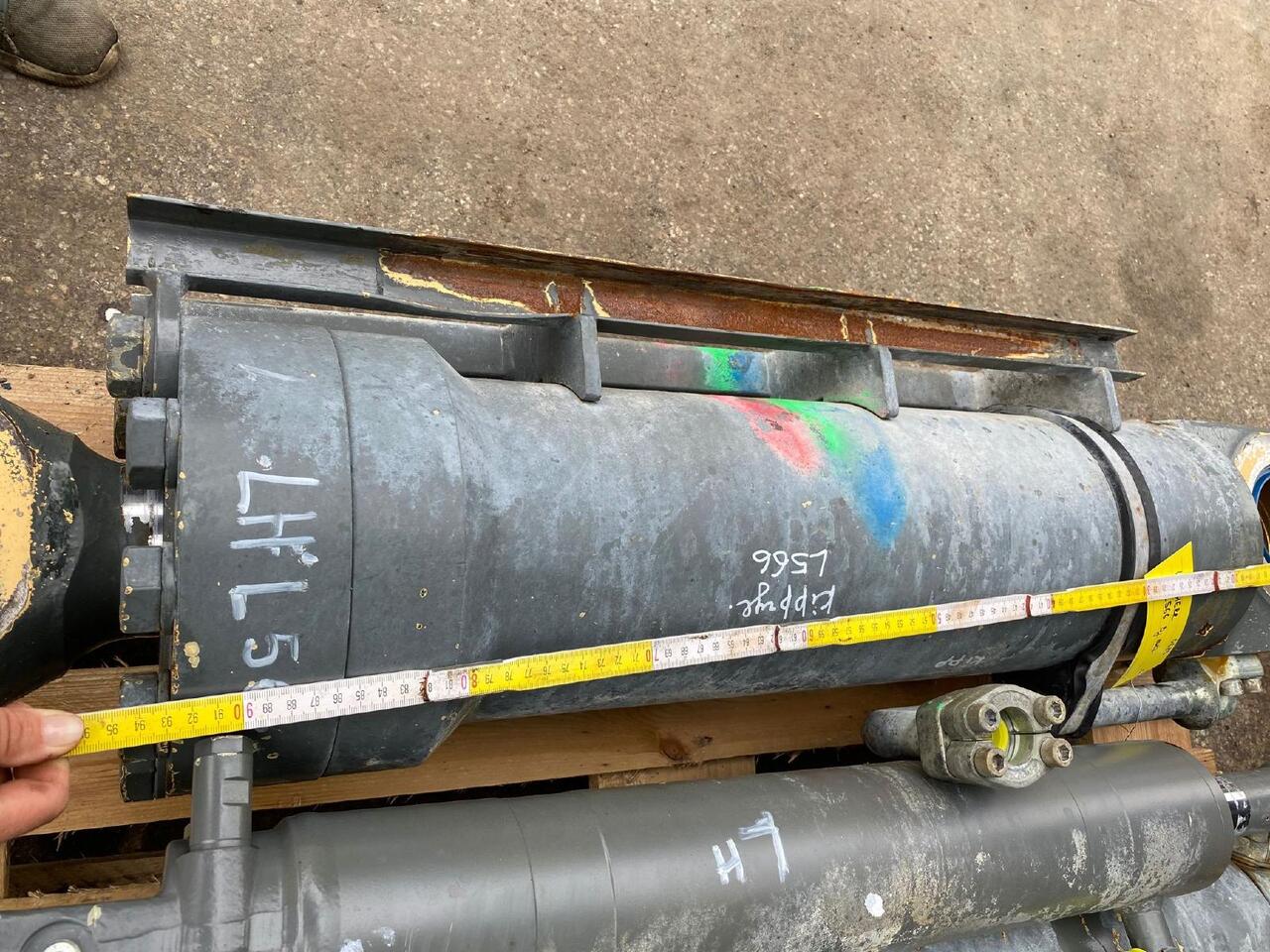 Liebherr L 566 - Cilindro hidráulico para Maquinaria de construcción: foto 4 Liebherr L 566 - Cilindro hidráulico para Maquinaria de construcción: foto 4