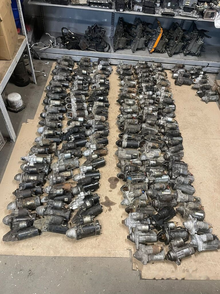 Bosch Iveco Daily 12V 0001109306 light - Arranque para Furgoneta: foto 1 Bosch Iveco Daily 12V 0001109306 light - Arranque para Furgoneta: foto 1