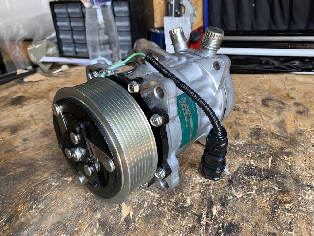 MAN Sanden SD7H15 51.77970-7028 MAN TGA TGM TGX TGL NEOPLAN BUS truck - Compresor de aire acondicionado para Camión: foto 1 MAN Sanden SD7H15 51.77970-7028 MAN TGA TGM TGX TGL NEOPLAN BUS truck - Compresor de aire acondicionado para Camión: foto 1