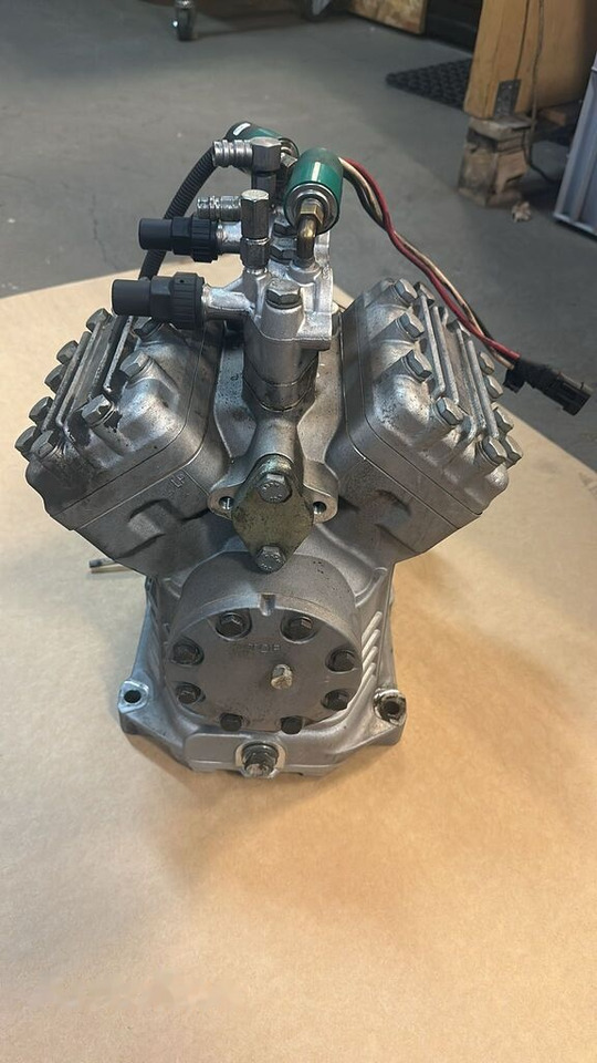 Sprężarka kompresor klimatyzacji Bock Eberspacher FKX40/470K 8862010000407 - Compresor de aire acondicionado para Camión: foto 2 Sprężarka kompresor klimatyzacji Bock Eberspacher FKX40/470K 8862010000407 - Compresor de aire acondicionado para Camión: foto 2