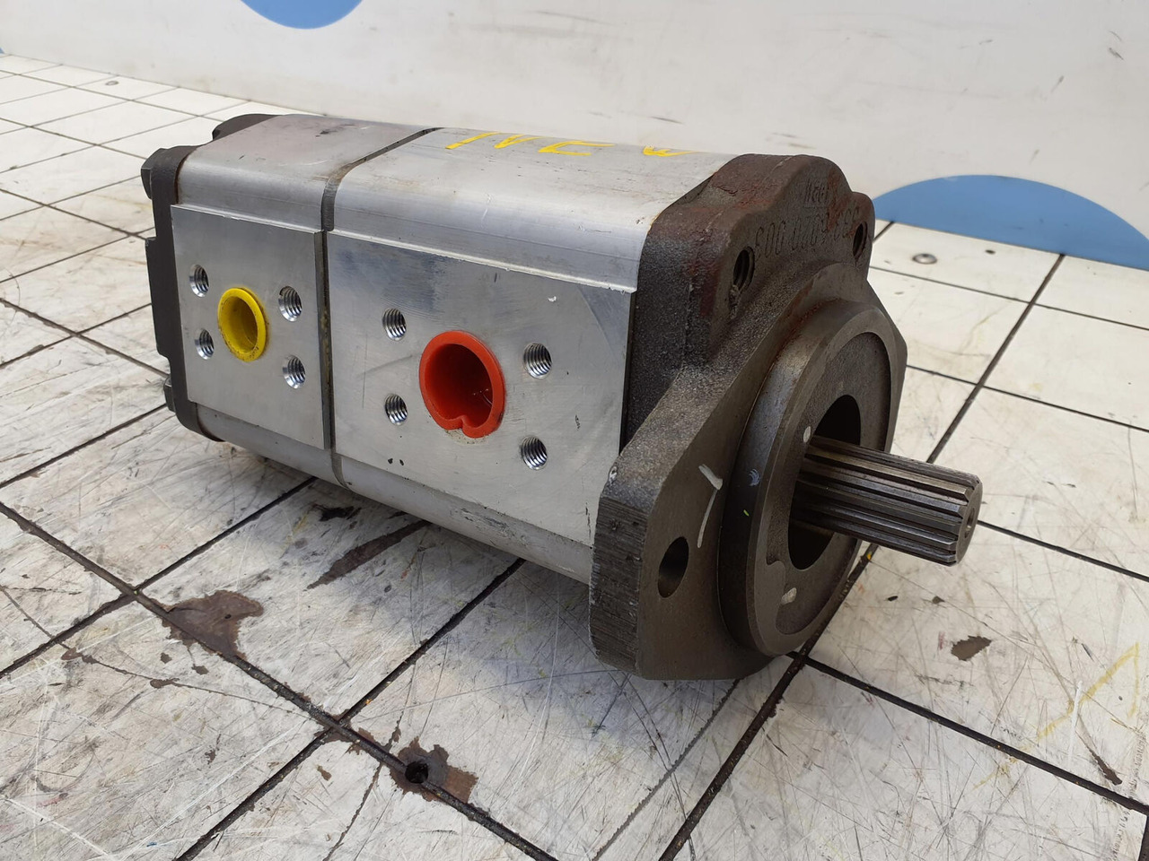 Compact truck CT-2 Dual gear pump - Bomba hidráulica para Autogrúa: foto 3 Compact truck CT-2 Dual gear pump - Bomba hidráulica para Autogrúa: foto 3