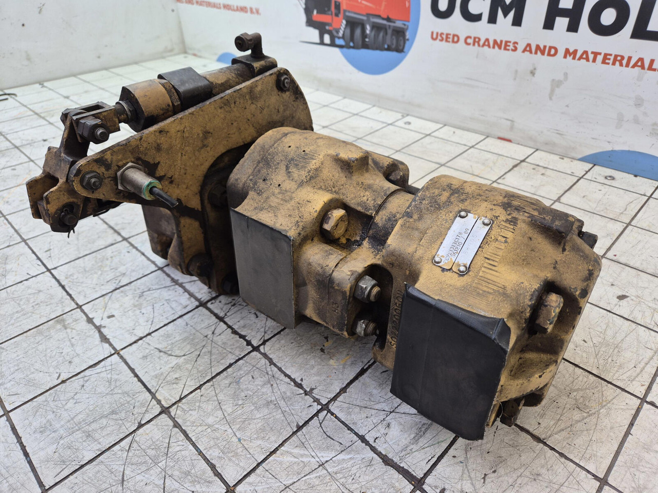 Grove 880 ATT PTO and Gear pump - Bomba hidráulica para Autogrúa: foto 3 Grove 880 ATT PTO and Gear pump - Bomba hidráulica para Autogrúa: foto 3