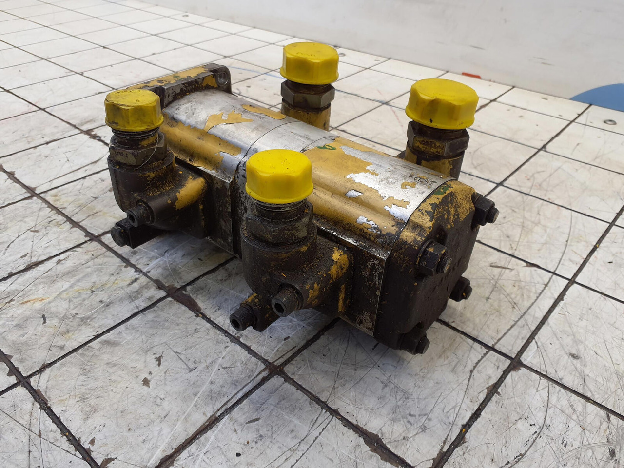 Grove AT 880 dual gear pump steering - Bomba hidráulica para Autogrúa: foto 1 Grove AT 880 dual gear pump steering - Bomba hidráulica para Autogrúa: foto 1