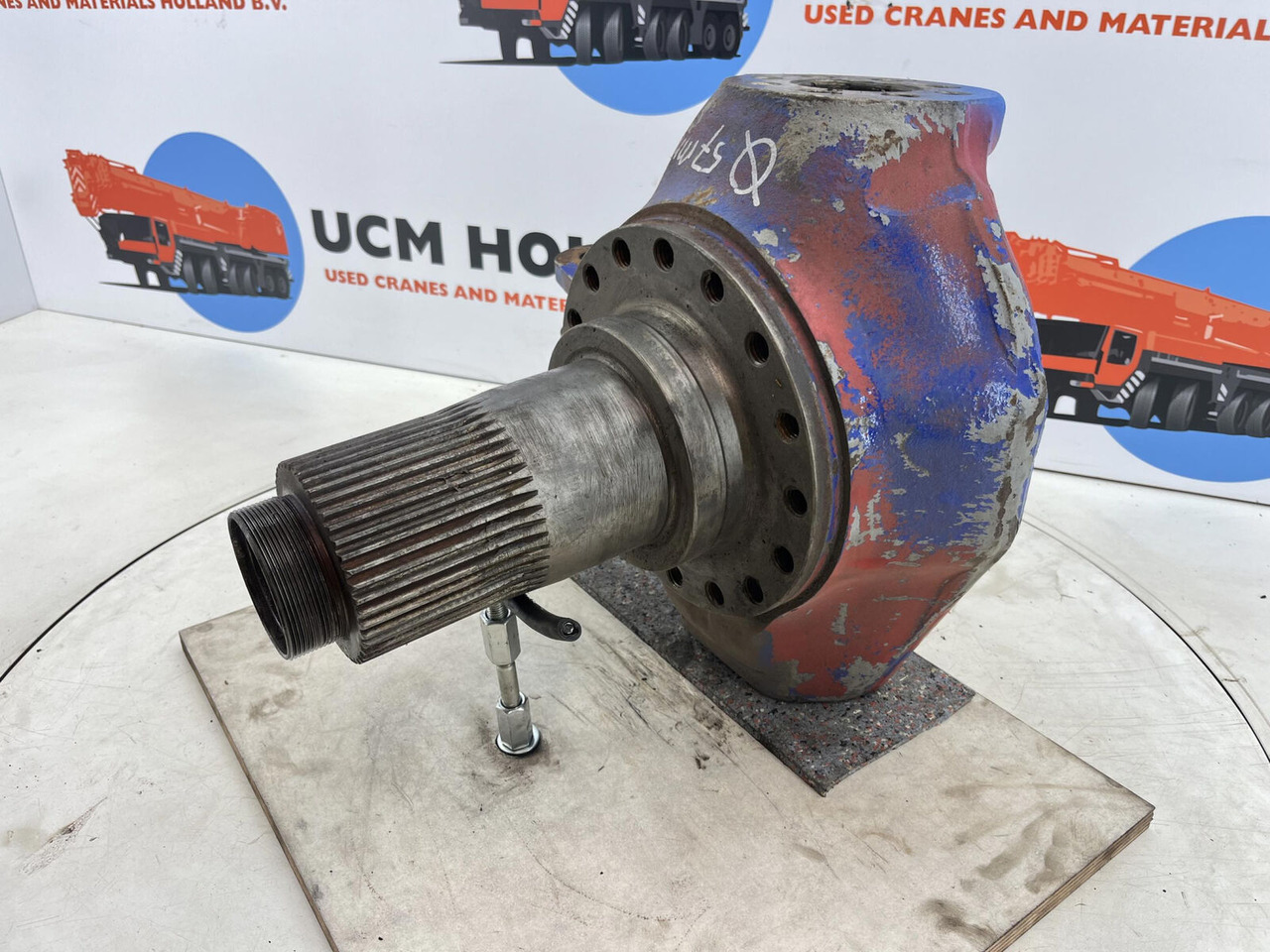 Kessler steering knuckle 16 holes with bracket - Mangueta para Autogrúa: foto 1 Kessler steering knuckle 16 holes with bracket - Mangueta para Autogrúa: foto 1