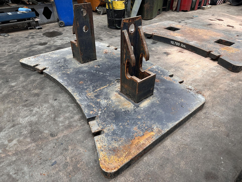 Krupp KMK 5160 counterweight 3,2 ton - Contrapeso para Maquinaria de construcción: foto 1 Krupp KMK 5160 counterweight 3,2 ton - Contrapeso para Maquinaria de construcción: foto 1