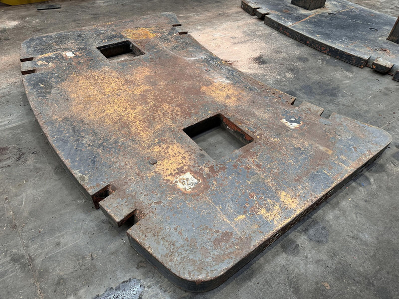 Krupp KMK 5160 counterweight 4,9 ton - Contrapeso para Maquinaria de construcción: foto 3 Krupp KMK 5160 counterweight 4,9 ton - Contrapeso para Maquinaria de construcción: foto 3