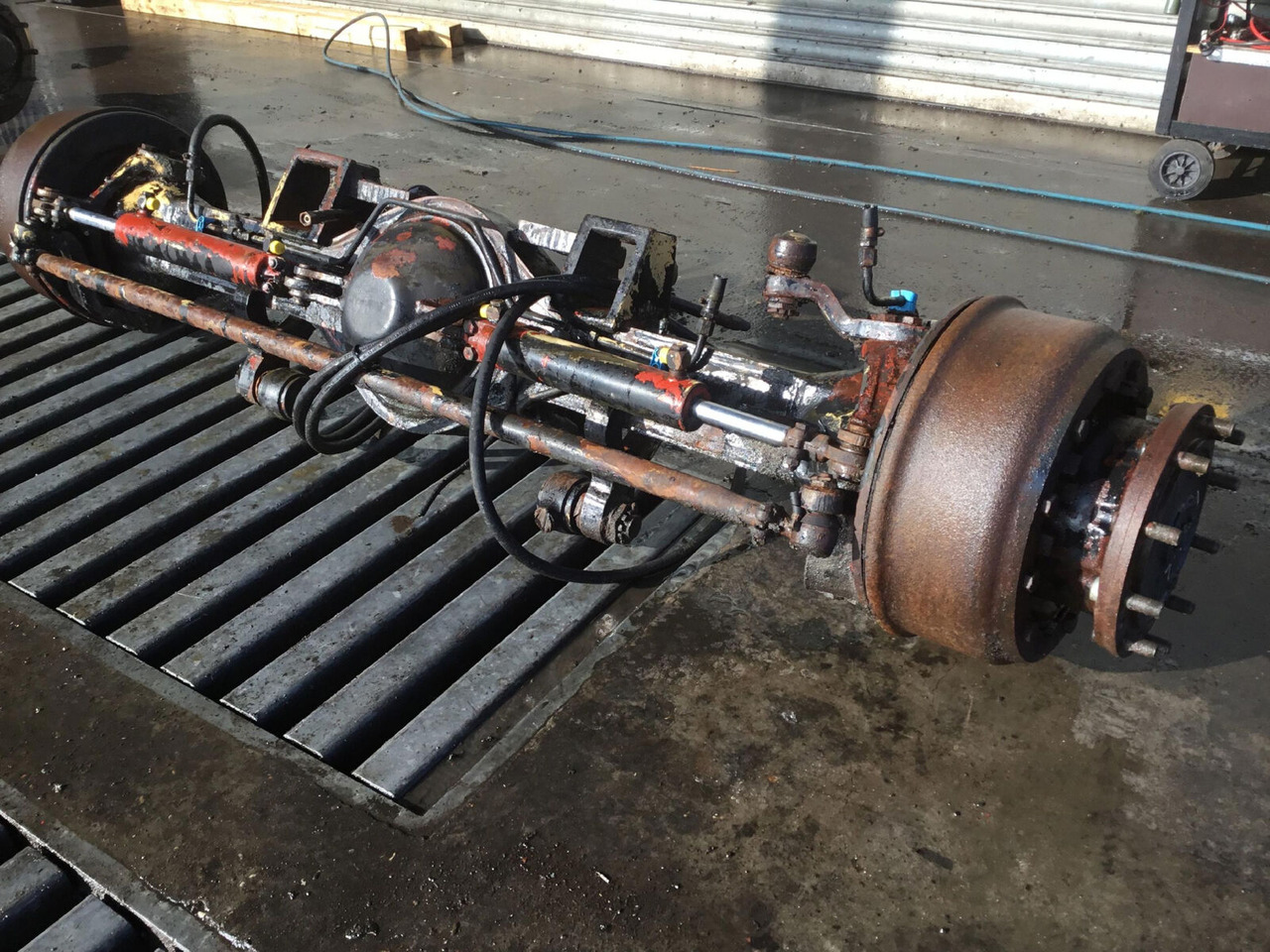 Liebherr LT 1160 axle 1 - Eje y piezas para Autogrúa: foto 1 Liebherr LT 1160 axle 1 - Eje y piezas para Autogrúa: foto 1